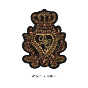 Brown letter badge [brooch] b304 / No pins