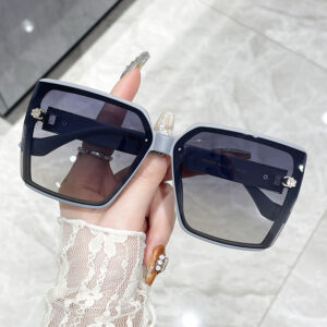 oly-ece00ac79ccc99d6858b135720c4830f Wholesale Modern Large Frame Sunglasses Square Rivets UV400 Summer Driving for Women Men Fashion Accessory