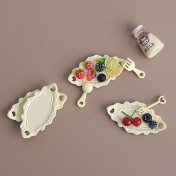 Wholesale French Lace Miniature Plate Zinc Alloy Spray Paint Decorative Accent Dollhouse Accessory for Resale
