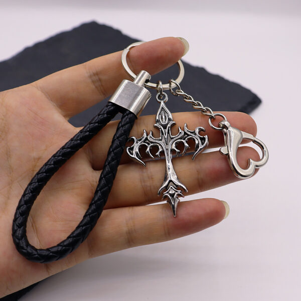 Wholesale Vintage Punk Cross Keychain Heart Pendant Black Metal Bag Charm for Bags and Keys