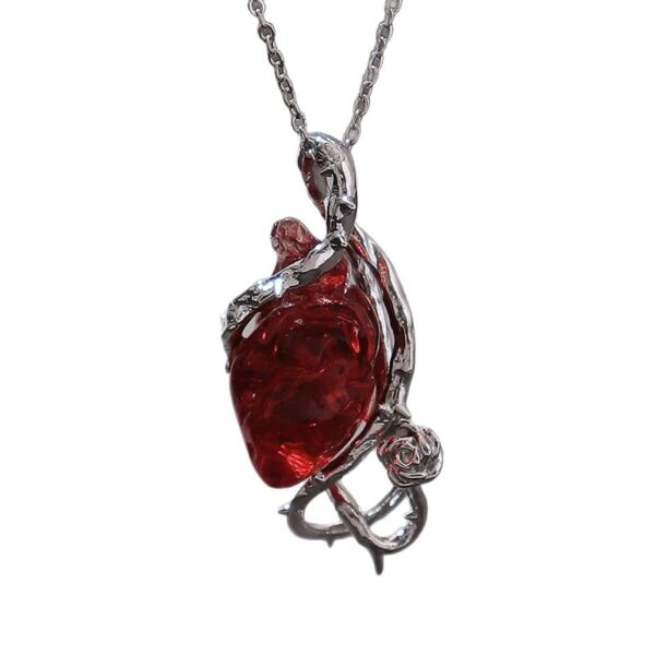 Wholesale Vintage Gothic Heart Necklace with Thorn Vine Flower Pendant Dark Gothic Jewelry Accessory for Resale