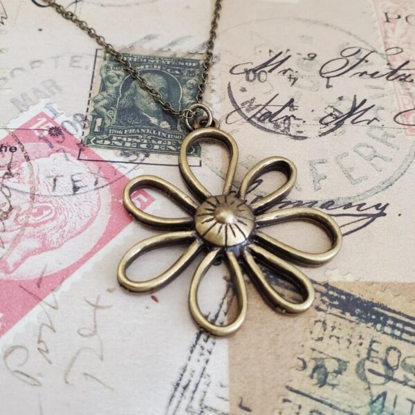oly-f09df548a4a968ebc0b5fb2ee089f800 Wholesale Ancient Gold Alloy Flower Pendant Necklace for Women Gift Jewelry Accessory