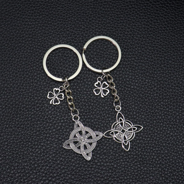 Wholesale Vintage Celtic Knot Clover Stainless Steel Keychain Fashion Accessory Boutique Resale