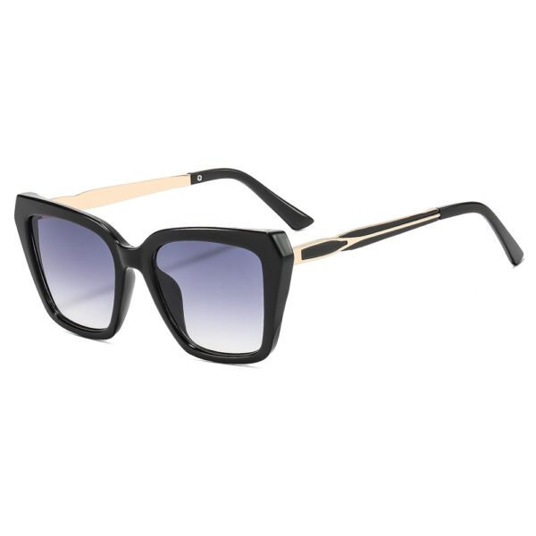 Wholesale Retro Square Sunglasses with UV400 Protection Fashion Accessory for Outdoor Everyday Use
