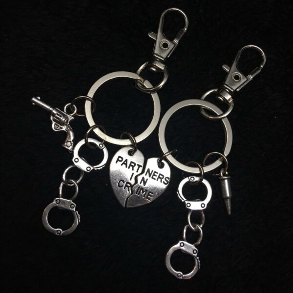oly-f827061c8bb06d9dc4ce137d94e28f6b Wholesale European Style Handcuff Keychain Set Pair Friendship Keyring Car Key Accessory Boutique Resale