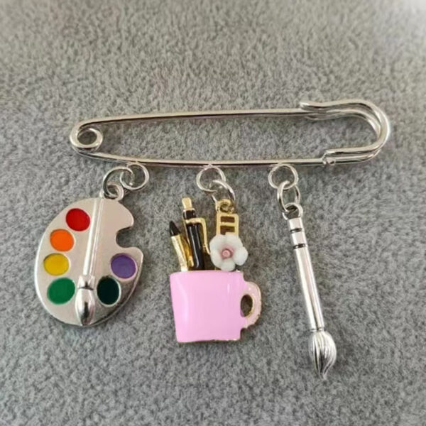 Wholesale Zinc Alloy Artist Palette Brooch Pin Stylish Jewelry Accessory for Art Lovers