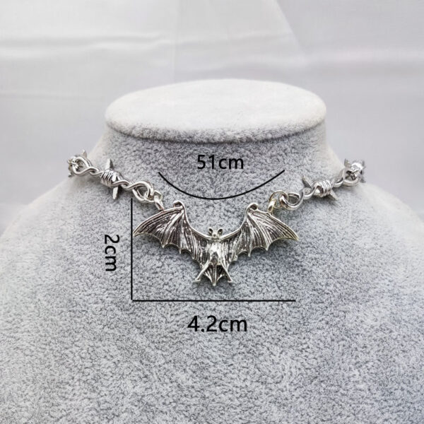 Wholesale Alloy Gothic Thorn Chain Necklace Vintage Bat Pendant Jewelry Accessory Trendy Gift for Halloween or Everyday Wear