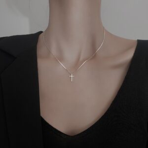 Wholesale glossy cross S925 sterling sier necklace fashion clavicle design sense female jewelry
