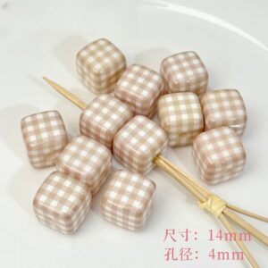 04-light coffee plaid square / The size is about 14mm, the hole diameter is about 4mm (sold by piece)