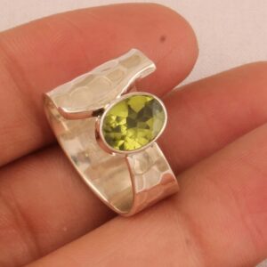 Wholesale Retro Hammered Green Gemstone Ring For Women Silver Alloy Fashion Jewelry Accessory Casual Everyday Wear