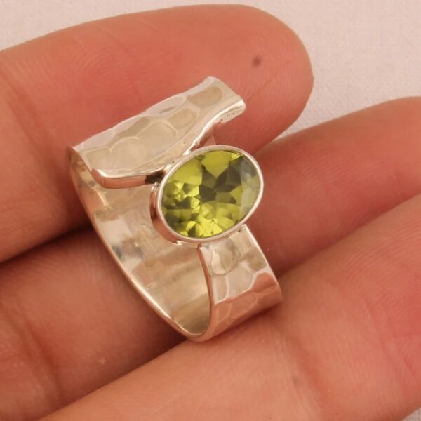 Wholesale Retro Hammered Green Gemstone Ring For Women Silver Alloy Fashion Jewelry Accessory Casual Everyday Wear