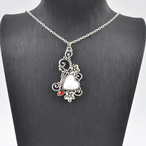 oly-0620cba343e0c0bd6a4cb682298a7edd Wholesale Vintage Vine Floral Heart Pendant Necklace Fashion Accessory Gift Boutique Resale