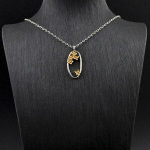 oly-0669991e776d79a7e0881400eb9f7e22 Wholesale Elegant Oval Hollow Flower Pendant Necklace Fashion Jewelry Accessory For Boutique Gift Resale