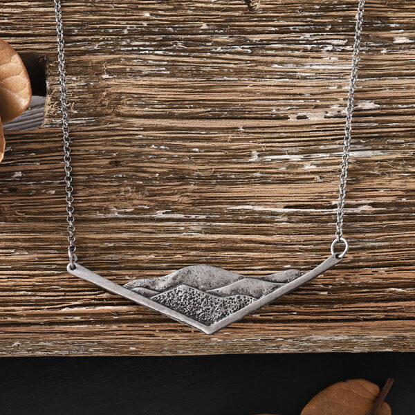 oly-080fab70b7663d6bd14530e6ce0b80b4 Wholesale Mountain Valley Triangle Pendant Necklace Antique Silver Zinc Alloy Fashion Accessory Boutique Resale Gift