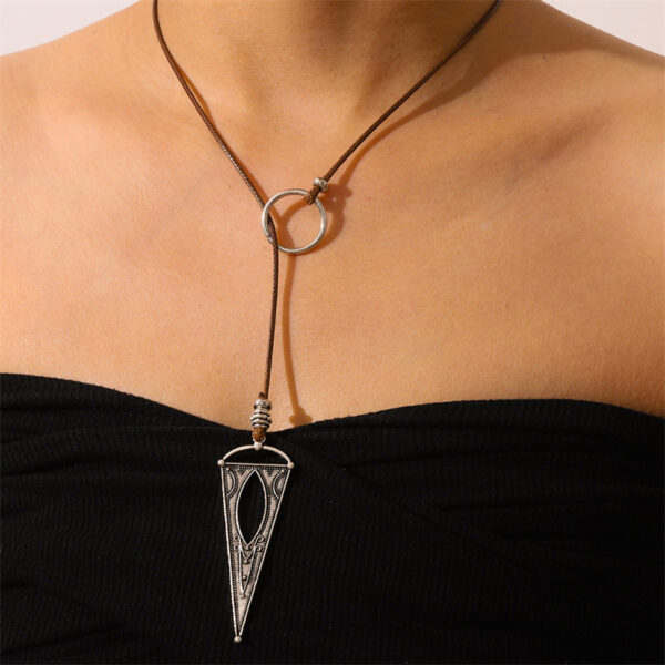 oly-086205e98318a2b4f4dc2e2407bd3eaa Wholesale Retro Ethnic Hollow Triangle Pendant Necklace Antique Silver Alloy For Daily Wear Fashion Jewelry Accessory