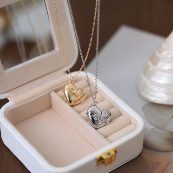 oly-08c752ab5c77682cefa72b997cc23d25 Wholesale Stylish Openable Heart Locket Necklace Electroplating Copper Photo Pendant Jewelry For Gift