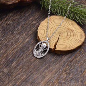 Wholesale Antique Silver Finish Zinc Alloy Oval Witch Pendant Necklace Trendy Jewelry Accessory For Gift And Boutique Resale
