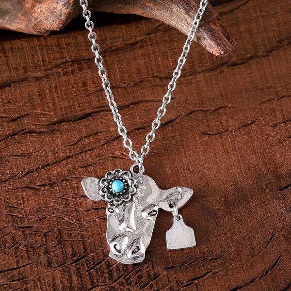 Wholesale Ancient Silver Tone Zinc Alloy Bohemian Turquoise Bull Head Pendant Necklace Vintage Chic Jewelry For Gift Resale