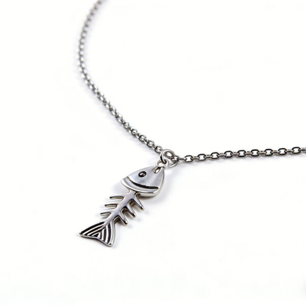 Wholesale Electroplated Zinc Alloy Gothic Skull Earrings Necklace Set Animal Fish Bone Pendant Trendy Jewelry Accessory