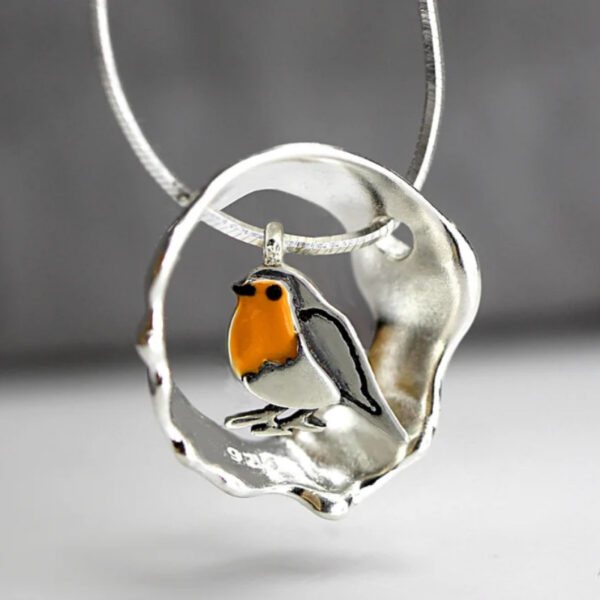 Wholesale Zinc Alloy Vintage Bird Hollow Pendant Necklace Fashion Jewelry Accessory Gift