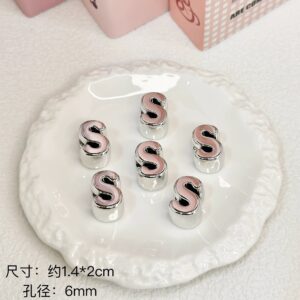 S / Sold by piece