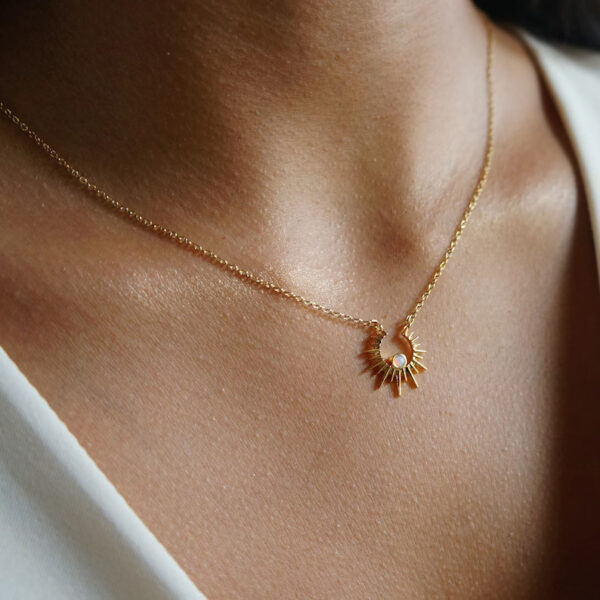 oly-0e7969f517e1a01d43c5bb3563ed8fa7 Wholesale Star Moon Sun Opal Pendant Electroplating Copper Necklaceen Finish Fashion Accessory