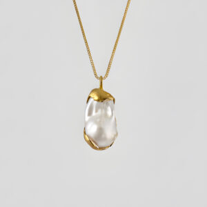 Gold-plated necklace with white irregular baroque pearls