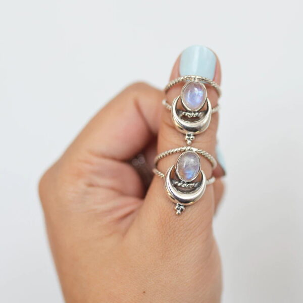 Wholesale Retro Bohemian Moonstone Ring Silver Tone Alloy Fashion Jewelry Accessory For Women Party Gift
