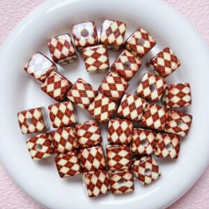 04-brown diamond grid square / Size is about 14mm, hole diameter is about 3.5mm