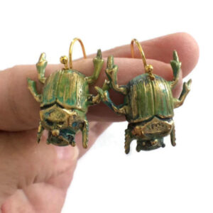 Wholesale Electroplated Zinc Alloy Bronze Beetle Pendant Earrings Vintage Quirky Fashion Accessory Gift