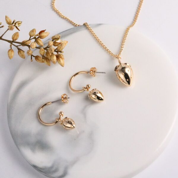oly-152787a85d8d089ac0bd599af73988a2 Wholesale Modern Electroplating Copper Strawberry Pendant Necklace And Earrings Set For Everyday Wear Boutique Jewelry Gift