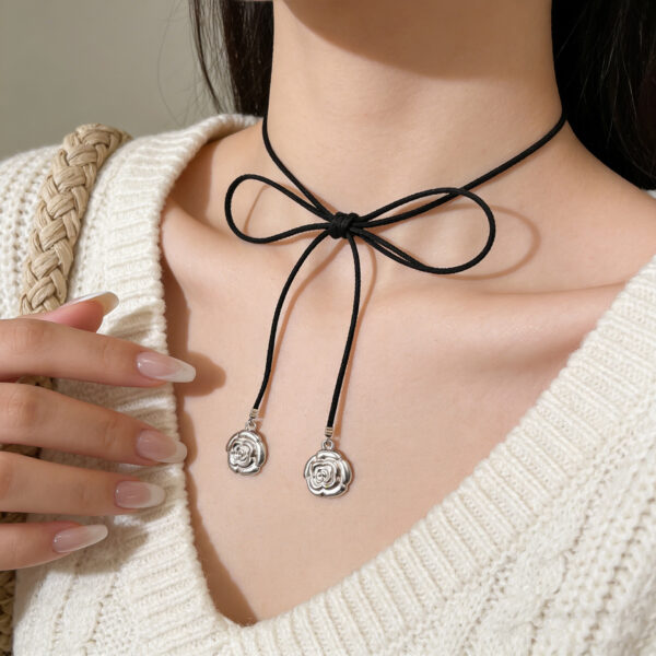 Wholesale Stylish Silver Pendant Necklace Zinc Alloy With Fabric Tie Women S Jewelry Accessory For Boutique Resale