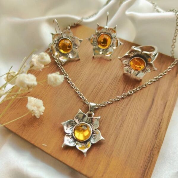 Wholesale Electroplated Zinc Alloy Retro Flower Necklace Earring Set Purple Jewelry Accessory For Boutique Resale