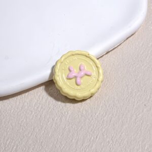 06-light yellow / Size is about 23*23mm, hole diameter is about 2.5mm