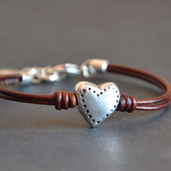 Wholesale Bohemian Retro Heart Leather Bracelet Silver Tone Metal Finish Minimalist Casual Everyday Wear
