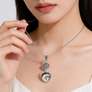 Wholesale Antique Silver Gothic Moon Cat Heart Pendant Necklace Unisex Zinc Alloy Chain Trendy Jewelry Accessory For Gift And Boutique Resale