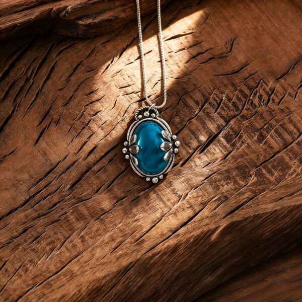 oly-192ed53911233b1b65c3d9f2f3740da2 Wholesale Retro Leaf Blue Gemstone Pendant Necklace Trendy Jewelry Accessory For Gift Boutique