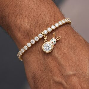 Rabbit with upright ears and round diamond bracelet
