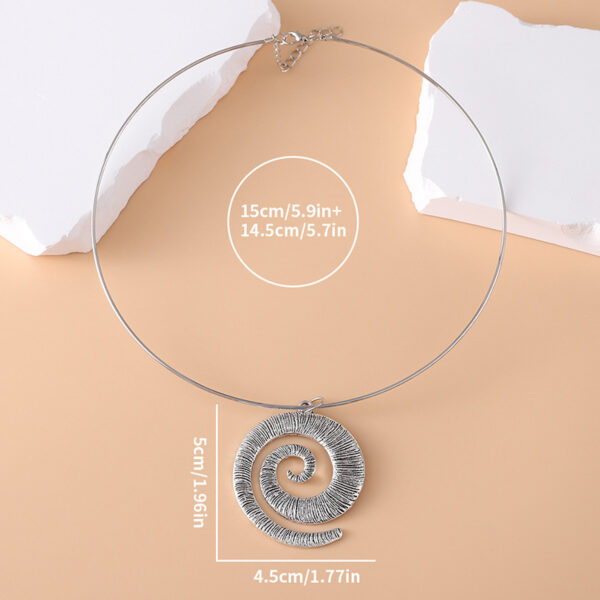 Wholesale Trendy Retro Geometric Spiral Pendant Necklace Antique Silver Finish Zinc Alloy Hollow Donut Design Fashion Jewelry Accessory