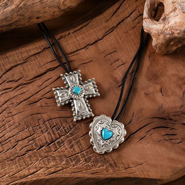 Wholesale Simple Retro Gothic Cross Pendant Necklace With Turquoise Heart Bohemian Style Fashion Gift Accessory