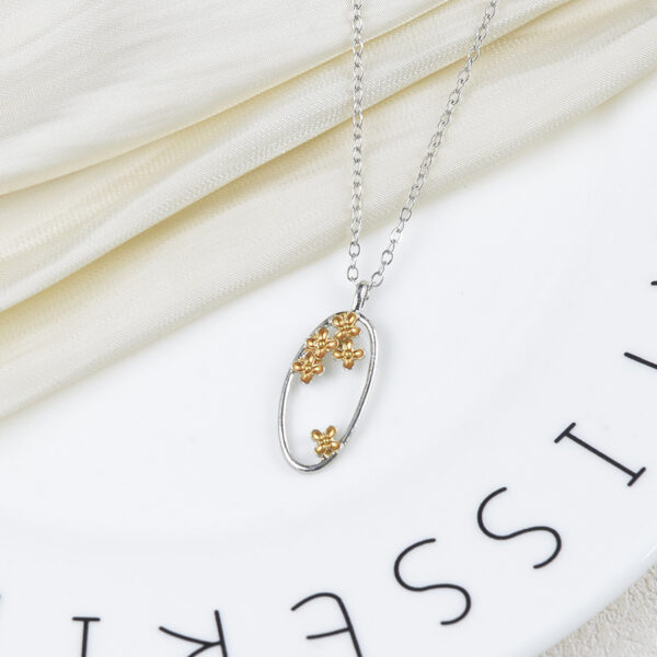 oly-1ee2a975edff8a3adc6a339c2093382d Wholesale Elegant Oval Hollow Flower Pendant Necklace Fashion Jewelry Accessory For Boutique Gift Resale