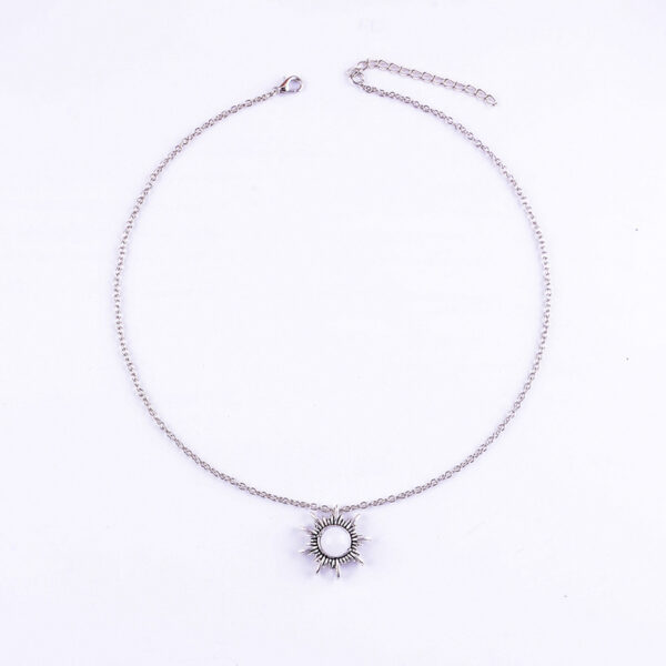 Wholesale Antique Silver Sunflower Pendant Necklace Moonstone Clavicle Chain Vintage Chic Fashion Accessory For Women Boutique Resale