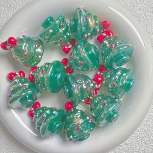 01-green / Size is about 27*34mm, hole diameter is about 2.5mm