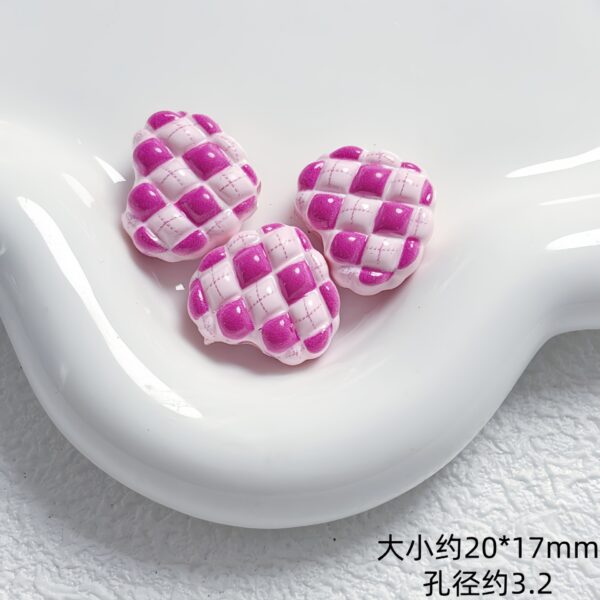 Wholesale Plaid Pattern Acrylic Heart Beads Baked Enamel Finish Loose Beads for DIY Phone Strap Jewelry Making