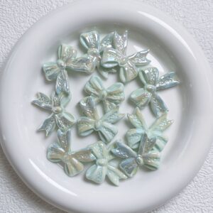 01-light green / Size is about 32*28mm, aperture is about 2.9mm