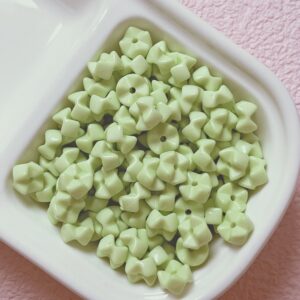 09-Fruit Green / The size is about 10*6mm, the aperture is about 1.5mm