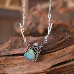 Wholesale Stylish Antler Pendant Necklace Colorful Zircon Ancient Silver Alloy Fashion Animal Jewelry Gift For Boutique