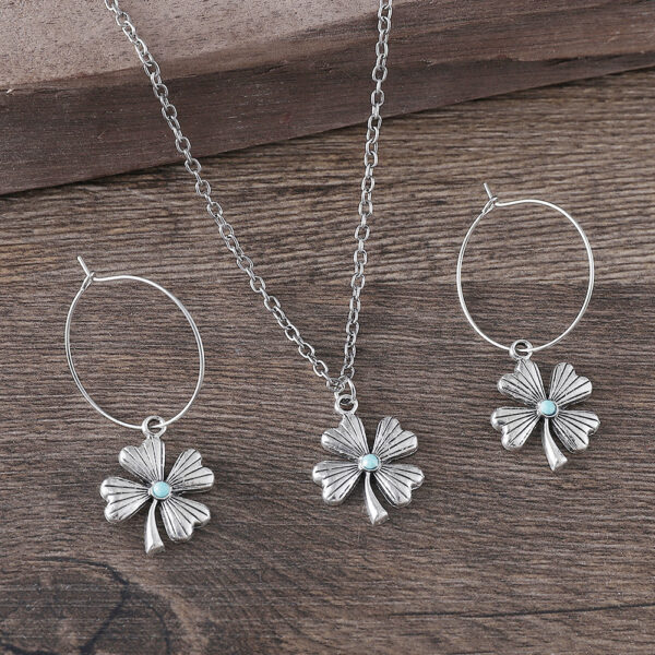 oly-2ce1e993f7545974cba76a63efdbd5fc Wholesale Zinc Alloy Electroplated Bohemian Vintage Lucky Clover Necklace And Earring Set With Turquoise Pattern For Party Wear