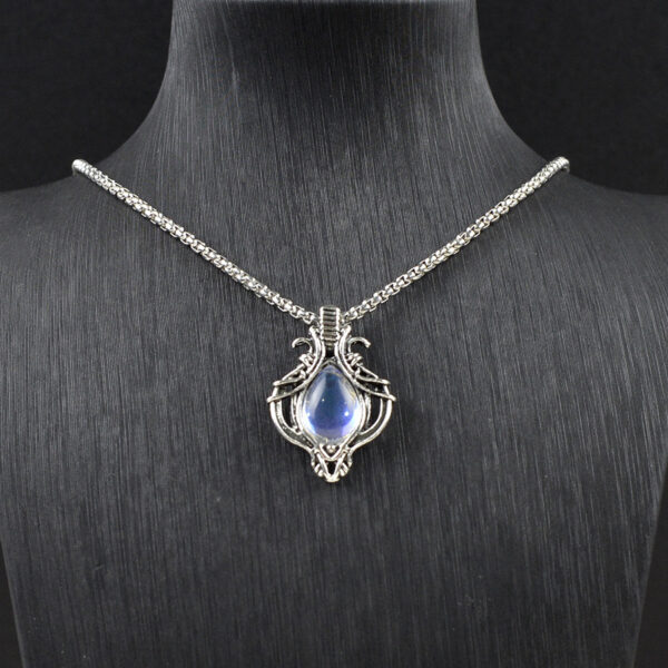 Wholesale Antique Silver Hollow Drop Pendant Necklace Retro Moonstone Style Trendy Jewelry Accessory For Boutique Resale