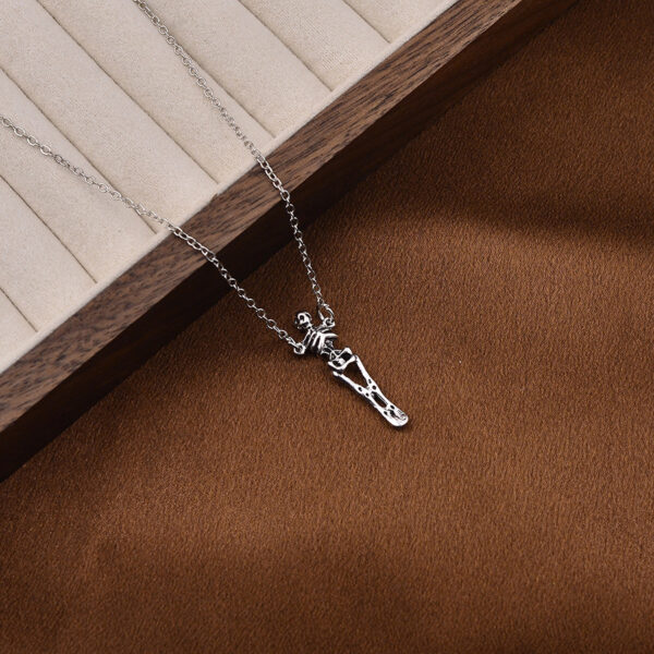 oly-2eb0bf5dab088608a436d9b40b363820 Wholesale Zinc Alloy Antique Silver Skeleton Pendant Necklace Halloween Gothic Fashion Accessory